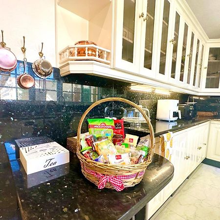 Villa Casacara Marbella Beachside Costabella -Spain Dış mekan fotoğraf