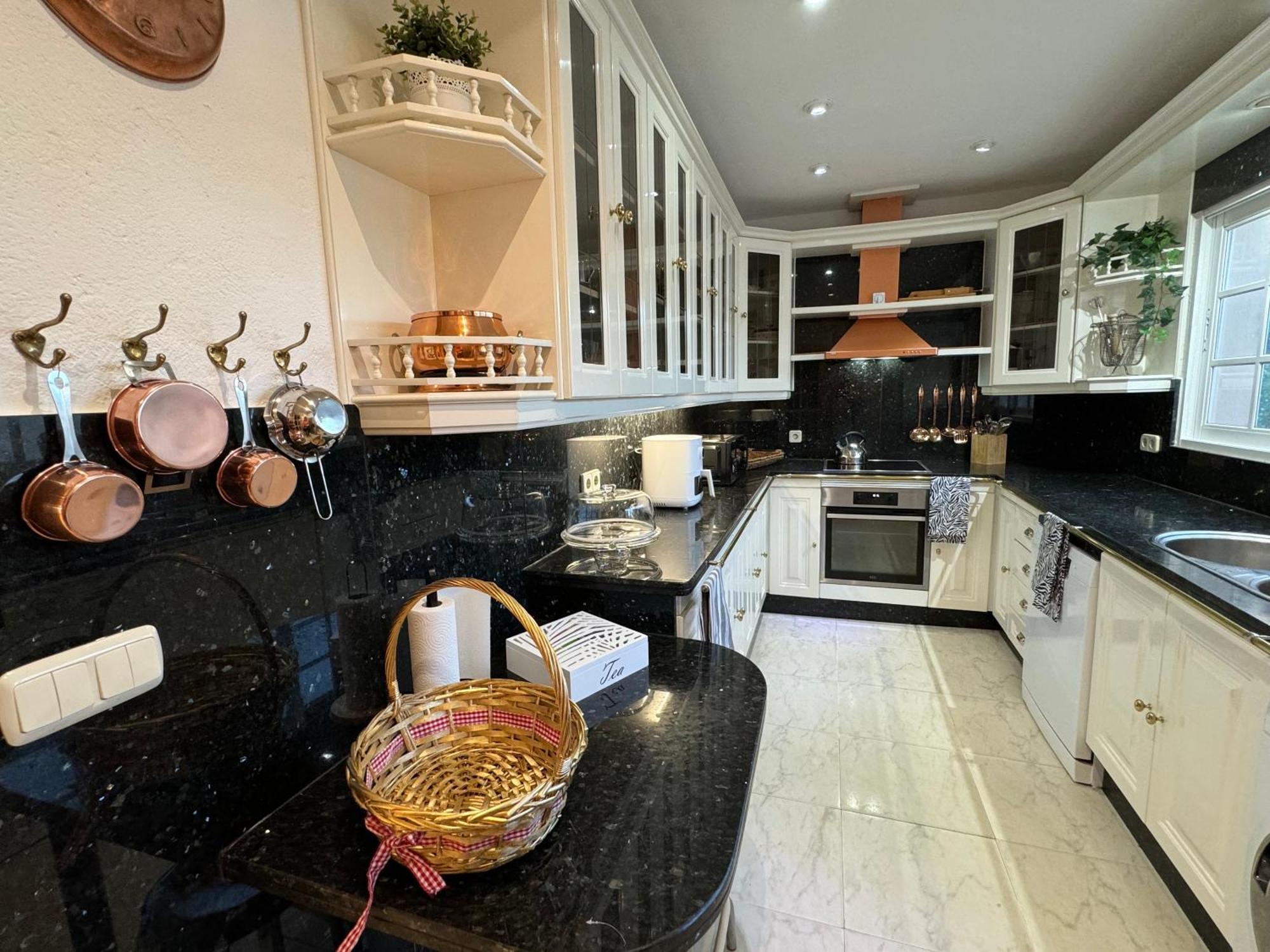 Villa Casacara Marbella Beachside Costabella -Spain Dış mekan fotoğraf